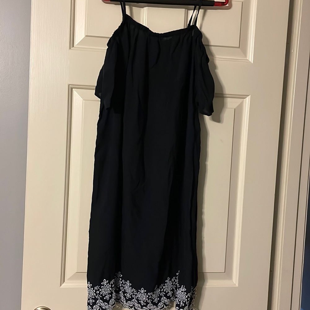 Black, strappy sundress, scalloped bottom with white stitching, small, Old Navy
